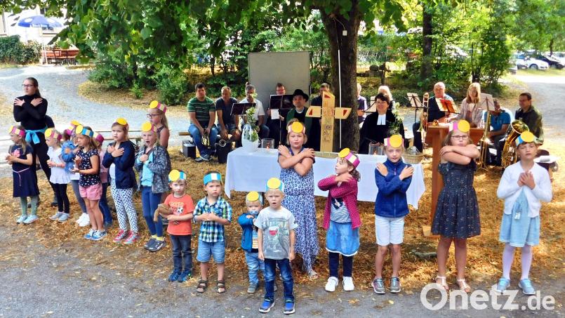 Das Kindergottesdienst-Team hatte einen Auftritt einstudiert. Bild: whü