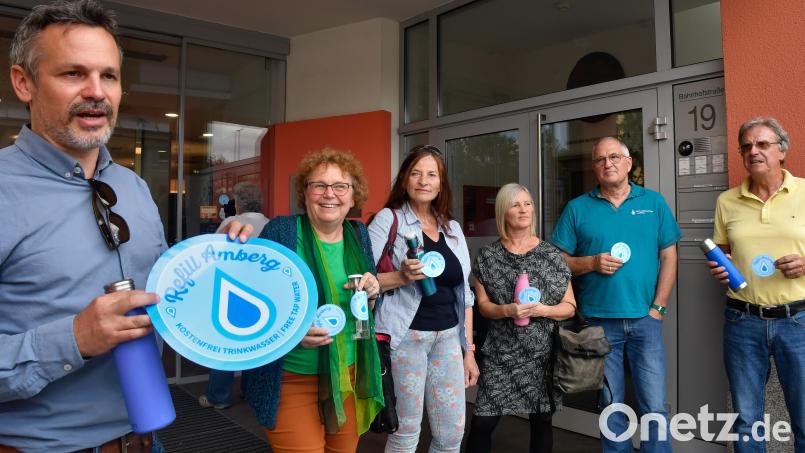 Sie holen die Refill-Bewegung nach Amberg (von links): Martin Frey, Brigitte Netta, Hannelore Zapf, Tanja Dandorfer, Rudolf Scharl und Albert Schindlbeck. Bild: Petra Hartl
