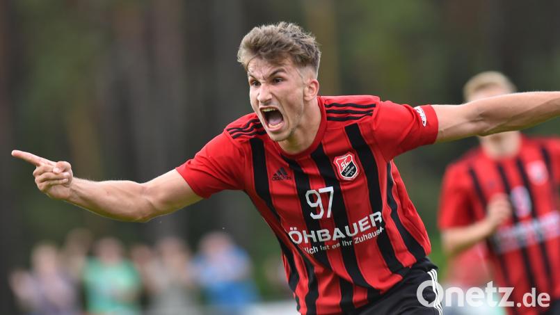 Grenzenloser Jubel bei Nico Argauer: Der Stürmer sorgte mit seinem Treffer zum 3:1 gegen den FC Tegernheim für die Vorentscheidung. Bild: A. Schwarzmeier