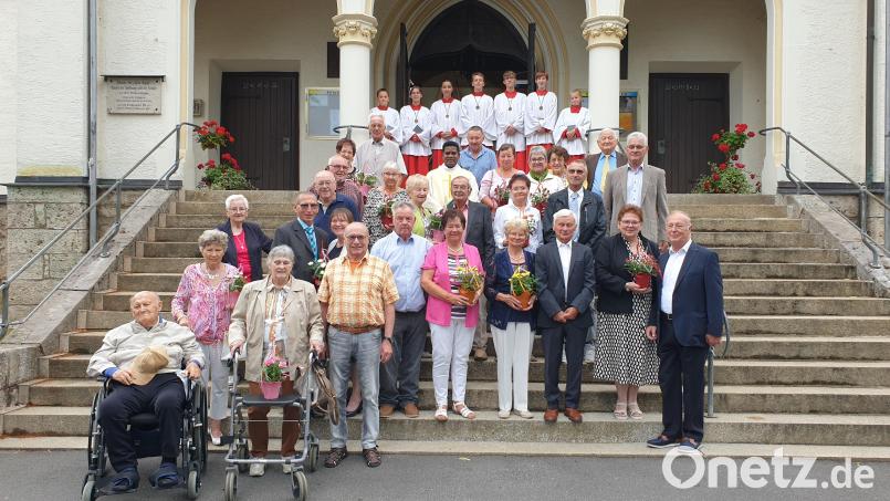 Die Jubilare mit 40, 50, 55 oder 60 gemeinsamen Ehejahren aus Herz Jesu Rosenberg. Bild: ric