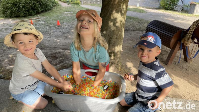 Die Buben und Mädchen hatten an den Stationen, die der Elternbeirat vorbereitet hatte, viel Spaß. Bild: Kinderhaus Pullenreuth/exb