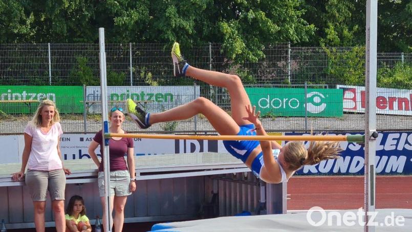 Emma Rank vom ESV Amberg erzielte zwei Bestleistungen, so auch im Hochsprung. Bild: ESV Amberg