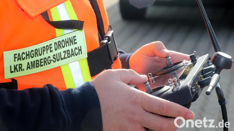 Eine Drohne der Feuerwehr Kümmersbruck wurde am späten Montagabend bei Ursensollen eingesetzt, um einen verletzten und halbnackten Betrunkenen in einem Maisfeld zu finden. Symbolbild: Wolfgang Steinbacher