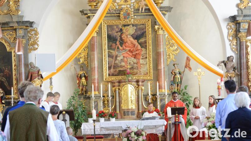 St. Christoph auf dem Bild über dem Altar ist in der Pfarrei Neukirchen/St. Christoph allgegenwärtig. Bild: bey
