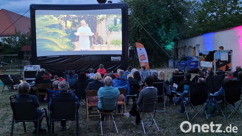 Beim Open-Air Kino der Kolpingsfamilie Pfreimd sahen rund 100 Besucher die französische Krimikomödie „Mord in Saint-Tropez“. Bild: Hirmer/exb