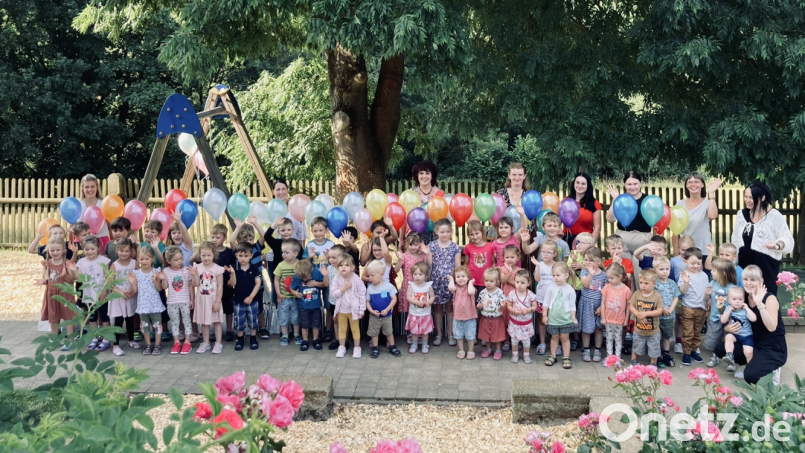 Für Begeisterung beim Sommerfest des Kinderhauses Tillenzwerge in Bad Neualbenreuth sorgte ein Luftballonwettbewerb. Bild: Kinderhaus Tillenzwerge/exb