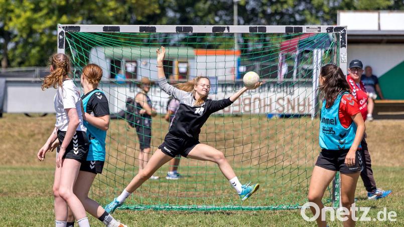 Das Handballfest in Oberviechtach hat Tradition. Auf sechs Feldern werden die Frauen- und Männerteams um den Turniersieg kämpfen. Bild: Uschold