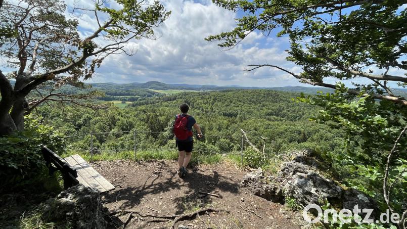 Ein Stück vom Himmel bietet sich im Hirschbachtal im Landkreis Amberg-Sulzbach. Vom Aussichtspunkt „Himmel“ werden Wanderer bei guter Sicht mit einem Ausblick bis nach Nürnberg belohnt. Archivbild: Christine Hollederer