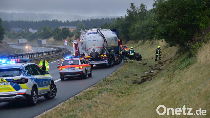 Zu einem schweren Unfall rückten die Helfer auf der Autobahn A 6 bei Kaltenbaum am Mittwochmorgen aus. Eine Autofahrerin hatte sich überschlagen. Bild: dob