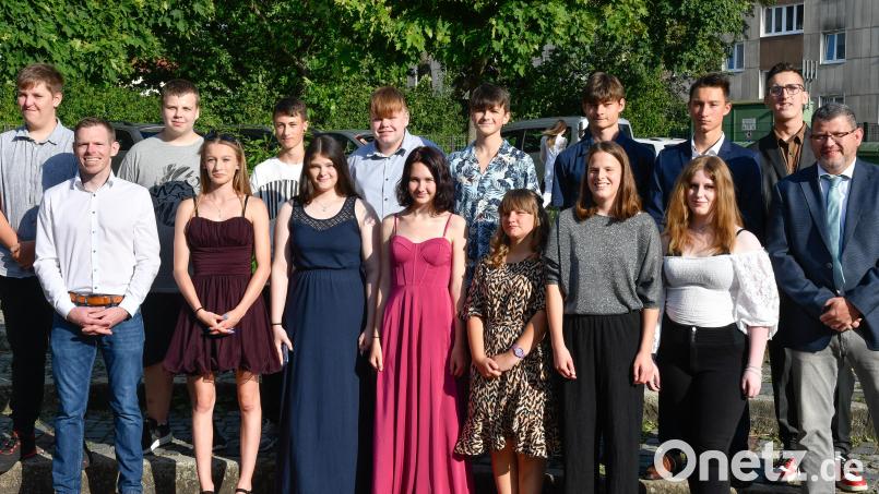 Die Abschlussklassen an der Willmannschule Amberg wurden von Konstantin Stich (vorn, links) und Andreas Matthalm (vorn, rechts) betreut und geleitet. Bild: Petra Hartl