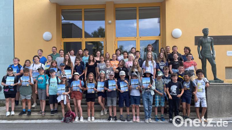 Die Klasse 4b der Grundschule Neustadt/WN und die Klasse 6b der Lobkowitz-Realschule haben mit jeweils 28 Geschichten die meisten Texte pro Schulklasse geschrieben. Bild: Kreisjugendring/exb