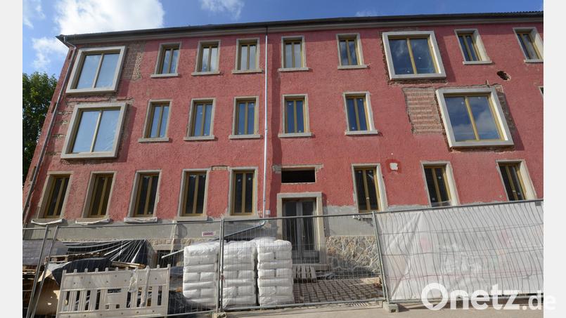 Das ehemalige Gäste- und Schulhaus nimmt im Zuge der Sanierung langsam sein neues Aussehen an. Bild: bey