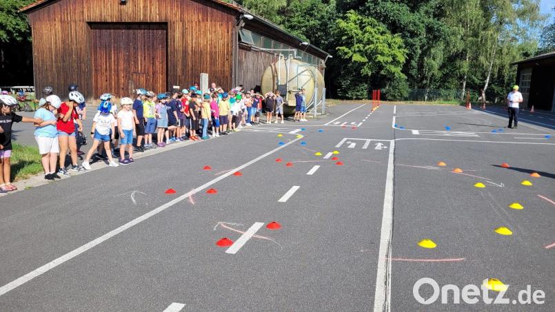 Beim Kreisentscheid der Jugendverkehrsschulen galt es erneut, eine Parcour zu meistern. Bild: PI Neustadt/WN/exb