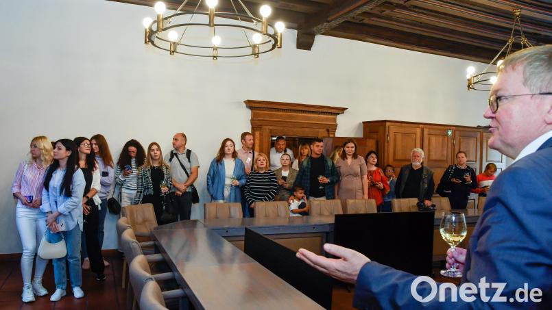 Der Oberbürgermeister der Stadt Amberg, Michael Cerny, hat eine ukrainische Hochschuldelegation im Rathaus Amberg empfangen. Bild: Petra Hartl