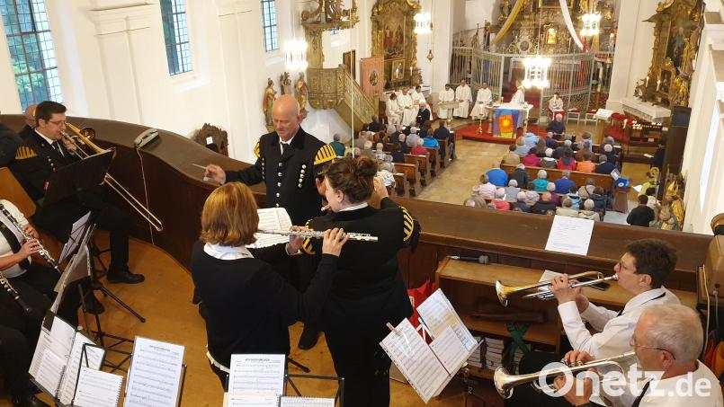 Die Bergknappenkapelle bei ihrem Auftritt in der Bergkirche. Bild: Andreas Eckl/exb