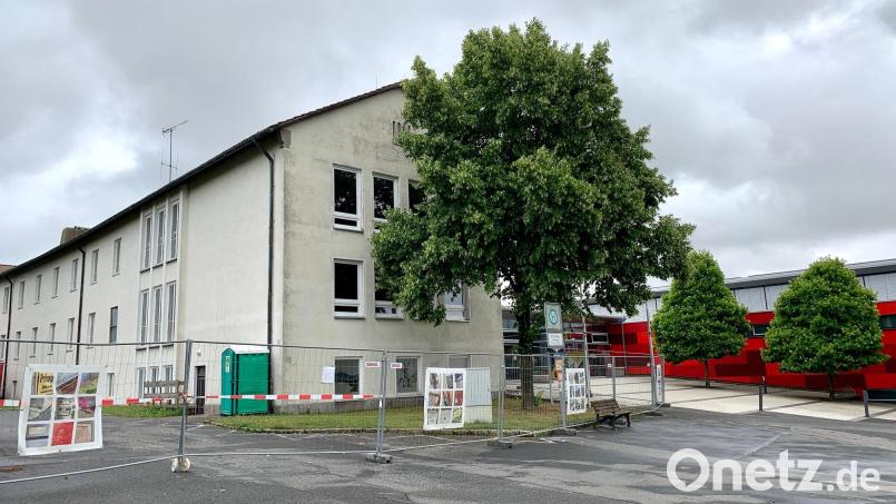 Die Grund- und Mittelschule Floß wird derzeit saniert. Im kommenden Schuljahr kann erstmals keine Mittelschulklasse gebildet werden. Bild: Gabi Schönberger