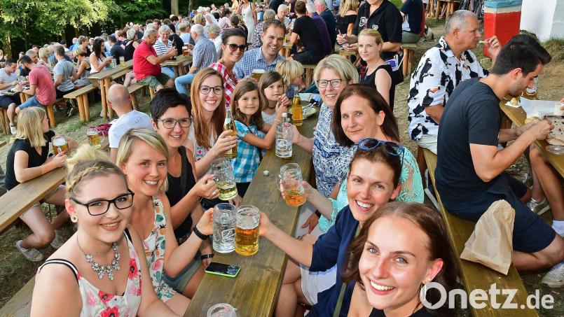 Neun Tage geht das Annabergfest jedes Jahr. Viele finden die Idee gut, auch nachher für einige Wochen einen Biergarten am Berg zu betreiben und die Besucher dort zu bewirten. Archivbild: Petra Hartl