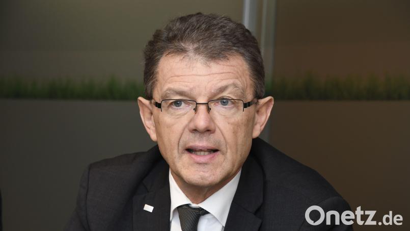 Andreas Reindl, Vorstand der Volksbank-Raiffeisenbank Amberg-Sulzbach, wird am Sonntag, 30. Juli, 60 Jahre alt. Bild: Petra Hartl