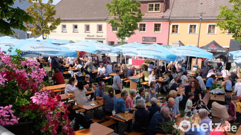 Gut gefüllt war die Marktplatzanlage mit Gästen aus nah und fern. Bild: le