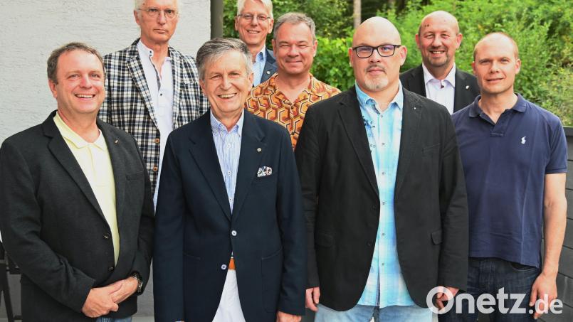 Das Präsidium für das Lions-Jahr 20232/2024 (von links): Andreas Hermann, Meinolf Schmidt, Armin Müller, Hans Bäumler, Karlheinz Müller, Andreas Aßmuth, Michael Bader und Tobias Kinzler. Es fehlen Helmut Weigl und Martin Belmer. Bild: gf