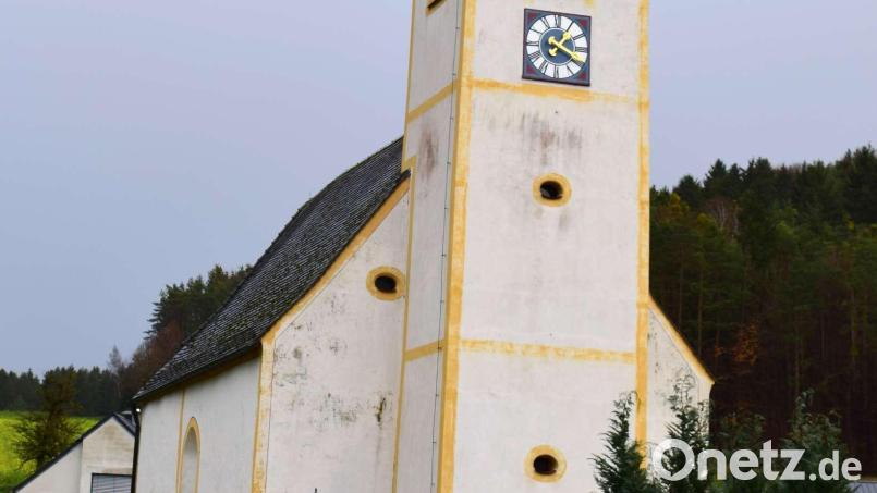 Die Schäden an der Simultanfilialkirche in Götzendorf sind gut sichtbar – eine umfassende Sanierung ist dringend nötig. Bild: no