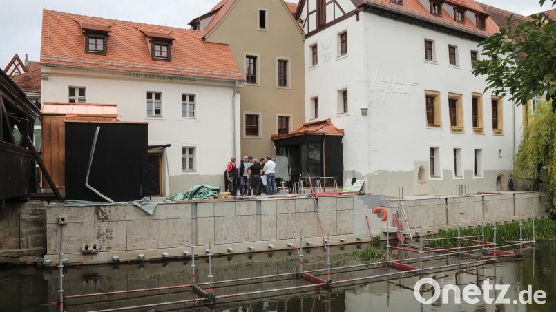 Die Gerüste sind weg, der Kran längst abgebaut, die Elemente für den Einbau der Plattform vorinstalliert. Das Bootshaus in Amberg – Hotel und Gaststätte – geht mit Riesenschritten seiner Vollendung entgegen Bild: Wolfgang Steinbacher