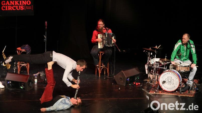 Gankino Circus im Stadttheater: die wirklich Letzten ihrer Art. Ein vermutlich unvergessliches Konzert. Bild: Wolfgang Steinbacher
