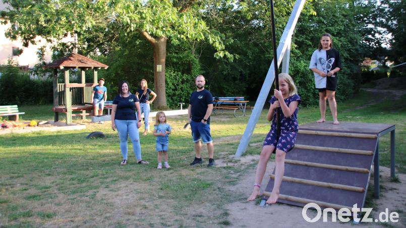 Die neue Seilbahn macht den Kindern viel Spaß. Bild: sne