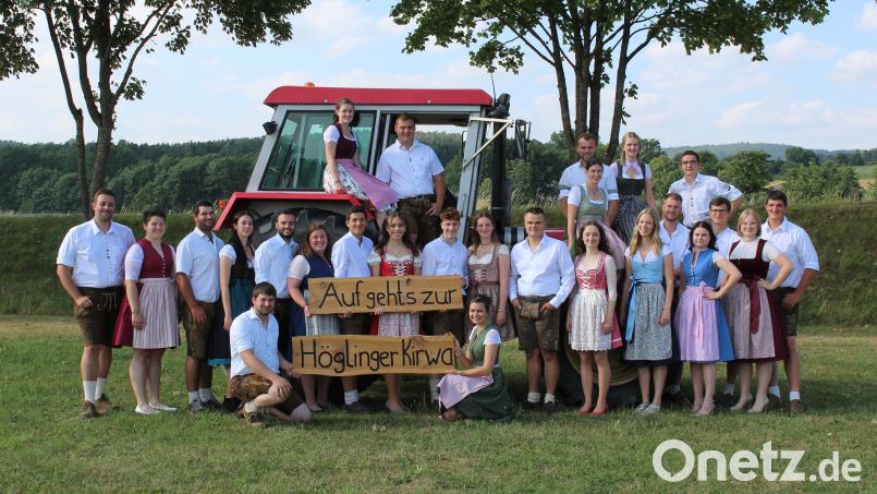 Die Kirwapaare werfen sich in Schale: Drei Tage wird gefeiert. Bild: M. Neidl/exb