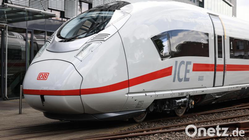 Bei 160 Km/h stand ein Mann auf der Kupplung zweier ICE-Waggons. Bild: Oliver Berg/dpa