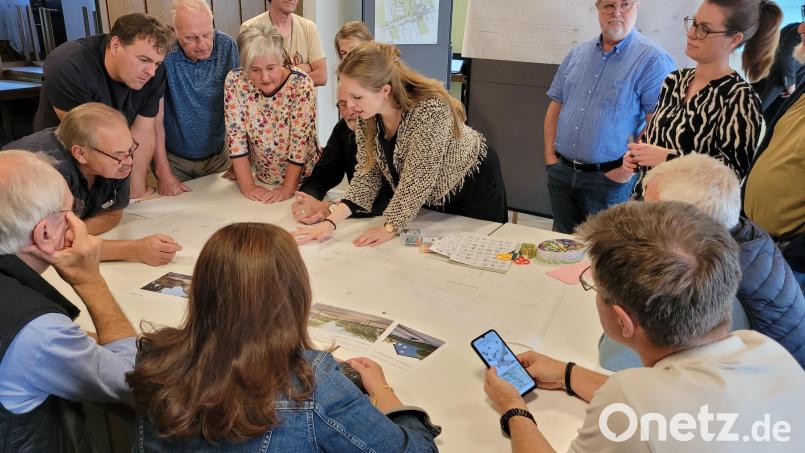 Bei einer Planungswerkstatt sammeln die Neunkirchener viele Ideen für ihre künftige Dorfmitte. Bild: Stadtplanungsamt Weiden