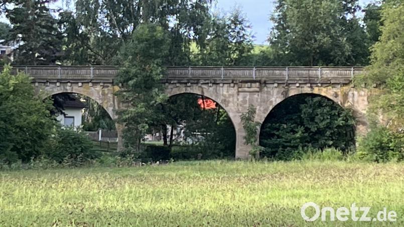 Zum Nachtrag des alten Eisenbahnviaduktes über den Rötzerbach in die Denkmalliste gibt der Stadtrat keine Stellungnahme ab. Bild: sns