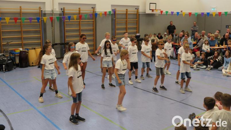 Bei Fest zum Abschluss des Schuljahres an der Grundschule Konnersreuth gab es ein buntes Programm. Bild: Grundschule Konnersreuth/exb