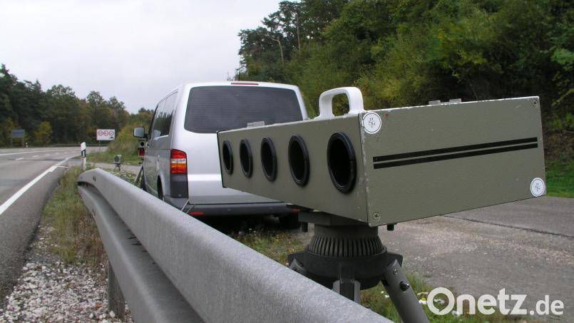 1400 Euro kostet einen Fahrer die Fahrt bei 202 Stundenkilometern auf der Bundesstraße. Symbolbild: Polizei