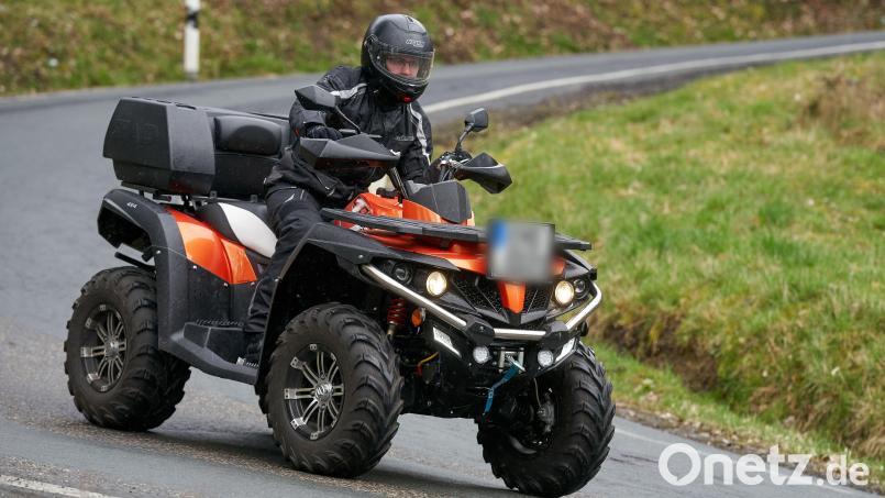 Die Amberger Polizei hat einen 18-jährigen Quadfahrer nach einer Kontrolle angezeigt. Symbolbild: Thomas Frey/dpa