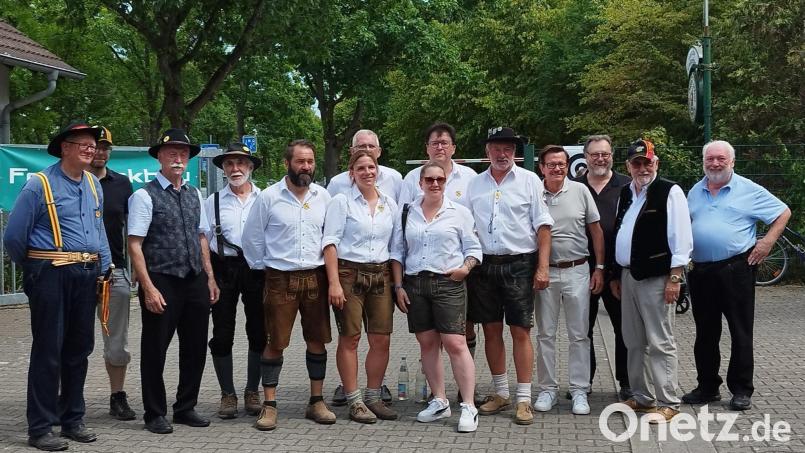 Zum zweiten Mal haben sich die Böllerschützen aus Thanstein auf den Weg zum Südwest-Deutschen Böllertreffen bei Bruchsal gemacht. Bild: Dirscherl/exb