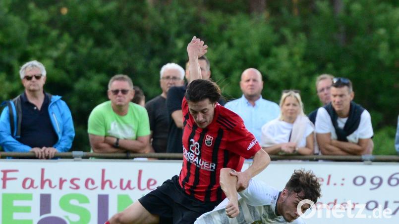 Der SC Luhe-Wildenau muss am Freitag in Osterhofen auf Urlauber Erol Özbay (links) verzichten. Archivbild: mhs