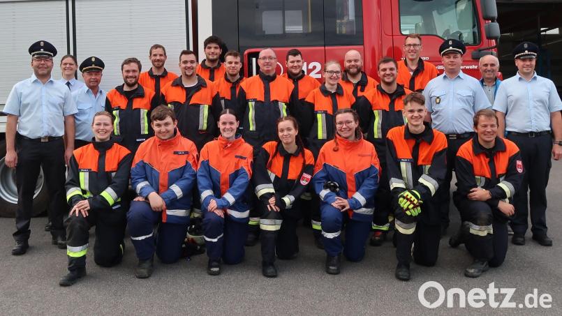 Strahlende Gesichter gibt es nach der Leistungsprüfung bei der Feuerwehr Freihung. Bild: rab