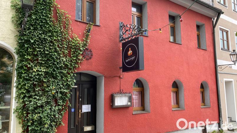 Das letzte Behringer-Weißbier ist vorerst gebraut. Nicole Albrecht stellt aus gesundheitlichen Gründen den Braubetrieb ein. Sie sucht weiterhin einen neuen Pächter für die Gaststätte in Vohenstrauß, schließt aber auch einen Verkauf des gesamten Anwesens nicht mehr aus. Bild: ck