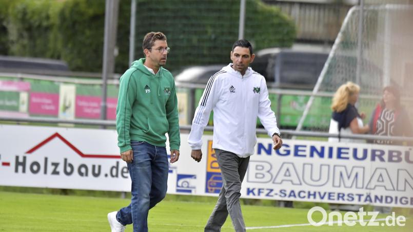 Das Ammerthaler Trainerduo Florian Schlicker (links) und Serdal Gündogan erwartet gegen den Aufsteiger FC Coburg einen Heimsieg. Bild: Hubert Ziegler