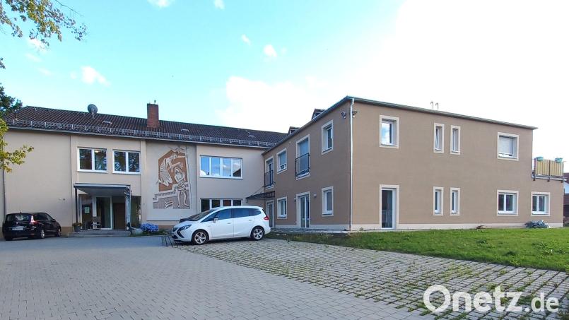 Die 2020 fertig gestellte Seniorenwohnanlage mit Tagespflegeeinrichtung in Thanstein möchte der Investor nun in ein reines Mehrfamilienwohnhaus mit 21 Wohnungen umbauen. Die Mehrheit der Gemeinderäte wünscht sich ein anderes Nutzungskonzept, hat dafür aber wohl keinen rechtlichen Spielraum. Bild: mnt