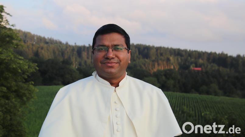 Pater Antony John D´ Cruz vom Orden der Prämonstratenser geht mit vielen guten Erinnerungen an die Pfarreiengemeinschaft ins niederbayerische Hunderdorf. Bild: Foto: privat/exb