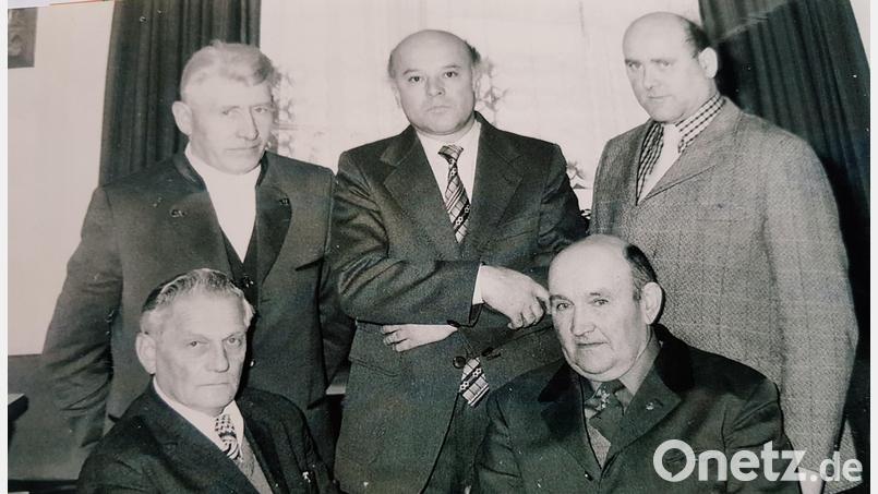 Mit diesen Männern begann im Jahr 1953 die Erfolgsgeschichte des Schützenvereins „In Treue fest“ Gebhardsreuth-Grub-Isgier: Egid Bodensteiner und Ignaz Wittmann (vorne, von links) sowie Johann Kick, Heinz Pude und Josef Baier (hinten, von links). Nicht auf dem Bild ist Hans Braun aus Gebhardsreuth. Archivbild: gi
