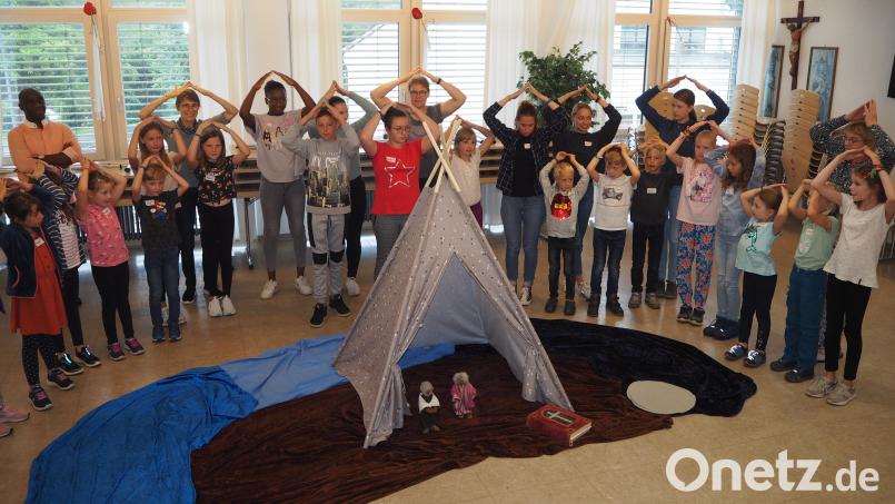 Beim Kinderbibelnachmittag in Neustadt können die Kindern biblische Szenen mit allen Sinnen erleben. Bild: krb