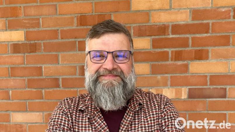 Thomas Kuban ist der neue Schulleiter der Naabtal- Realschule und bringt als Steckenpferd neben Digitalisierung Politische Bildung mit. Bild: Theresa Merkl/exb