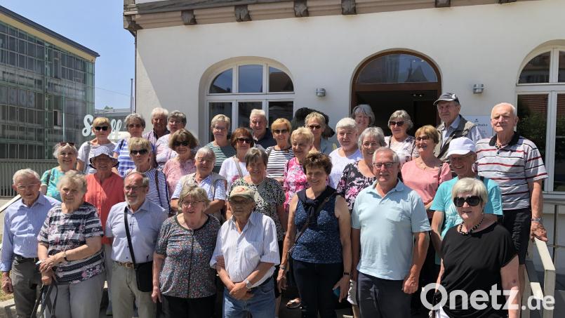 Die Reisegruppe aus Waldsassen vor dem Steiff-Museum in Giengen. Rechts Organisatorin Gudrun Sirtl. Bild: KAB Waldsassen/exb