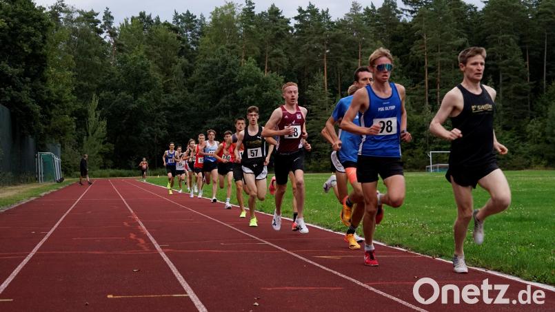 Der 3000-Meter-Lauf der Herren. Bild: Georg Fischer