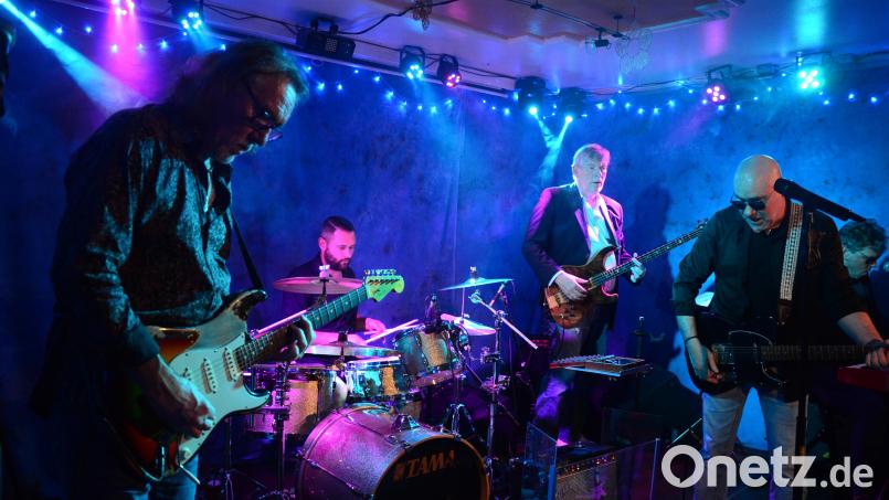 "Blue Haze" spielen bei ihrem Auftritt im "Parapluie" leidenschaftlichen Blues. Bild: Kunz