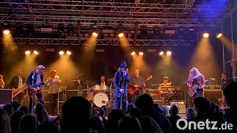Di-rect aus Den Haag. Neun Musiker, die einen psychedelisch angehauchten Rock mit Funk- und Popelementen machen. Sie waren die grandiose musikalische Überraschung bei Sommer in der Stadt 2023. Bild: Andreas Ascherl