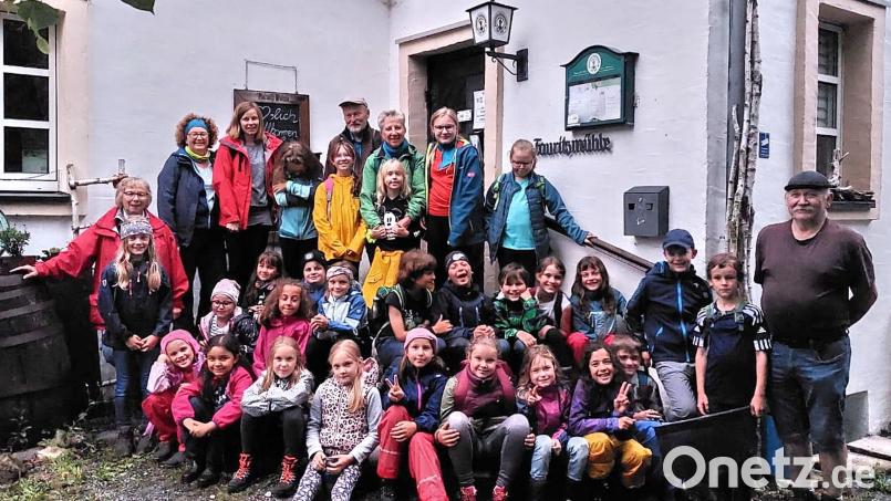 Der Bund Naturschutz hatte eine Vollmondwanderung organisiert, die 27 Mädchen und Jungen zur Tauritzmühle führte. Bild: Bund Naturschutz Speichersdorf/exb